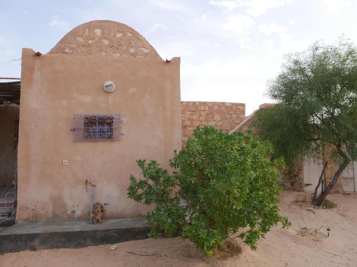 Grand Sud, La Maison De Sable Douz Bagian luar foto