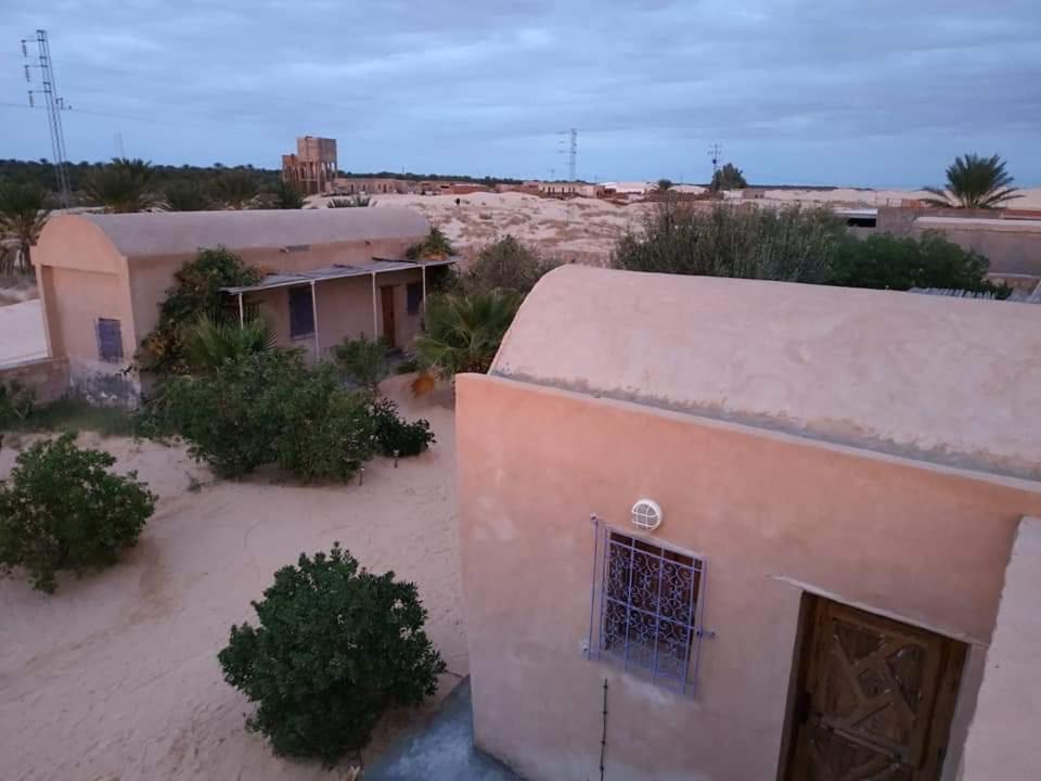 Grand Sud, La Maison De Sable Douz Bagian luar foto