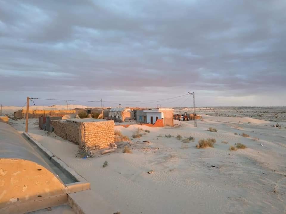 Grand Sud, La Maison De Sable Douz Bagian luar foto