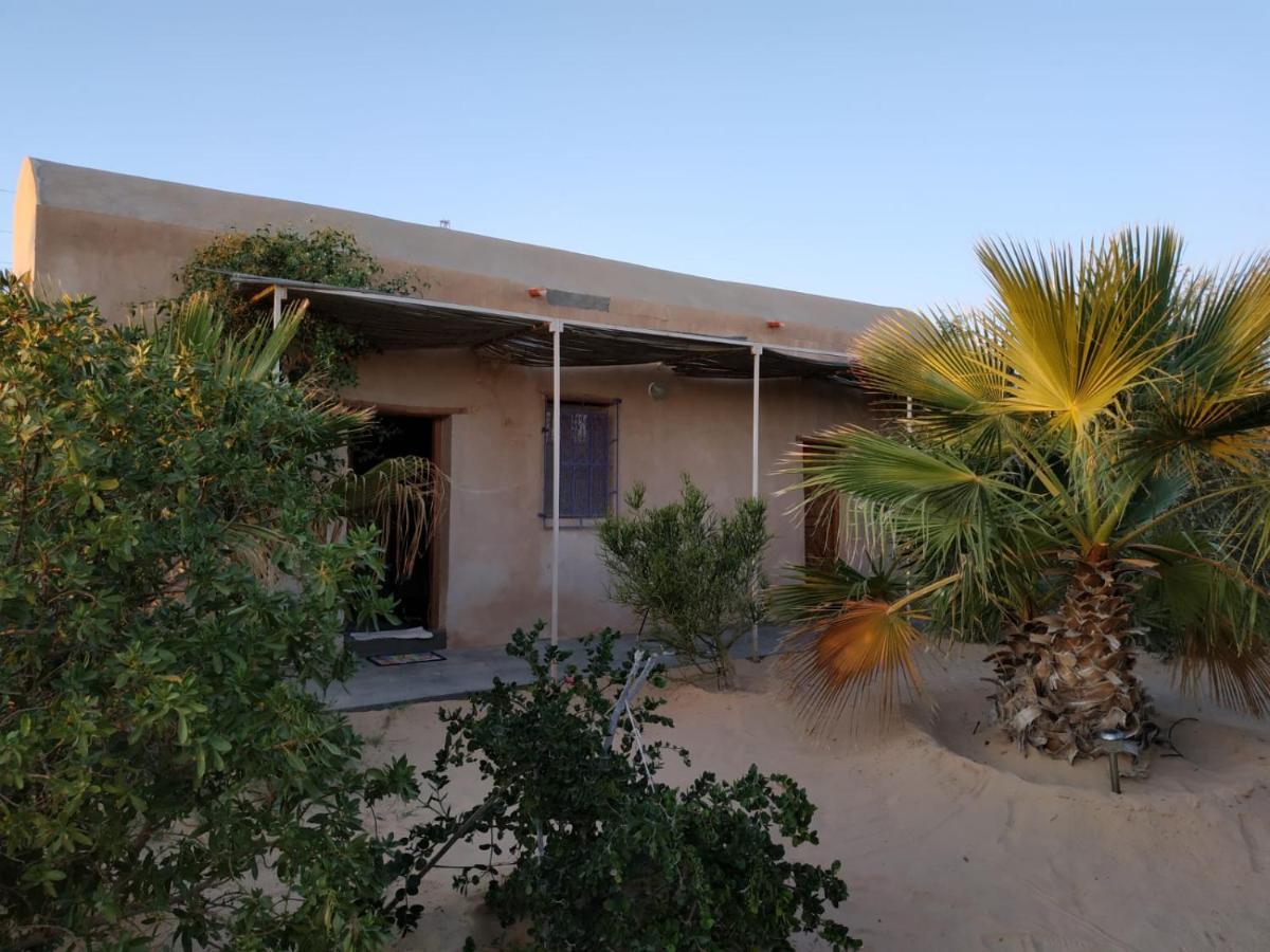 Grand Sud, La Maison De Sable Douz Bagian luar foto