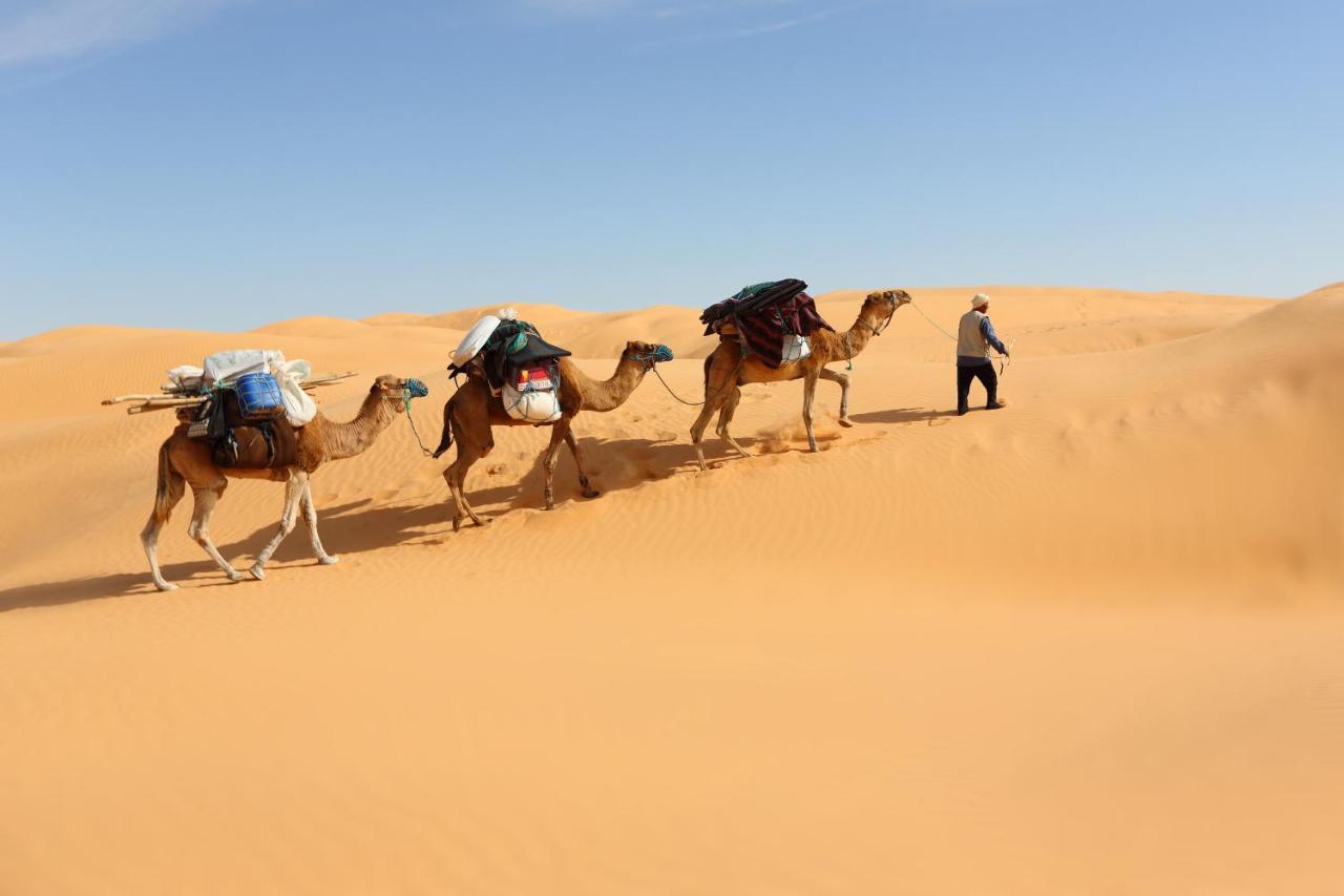 Grand Sud, La Maison De Sable Douz Bagian luar foto