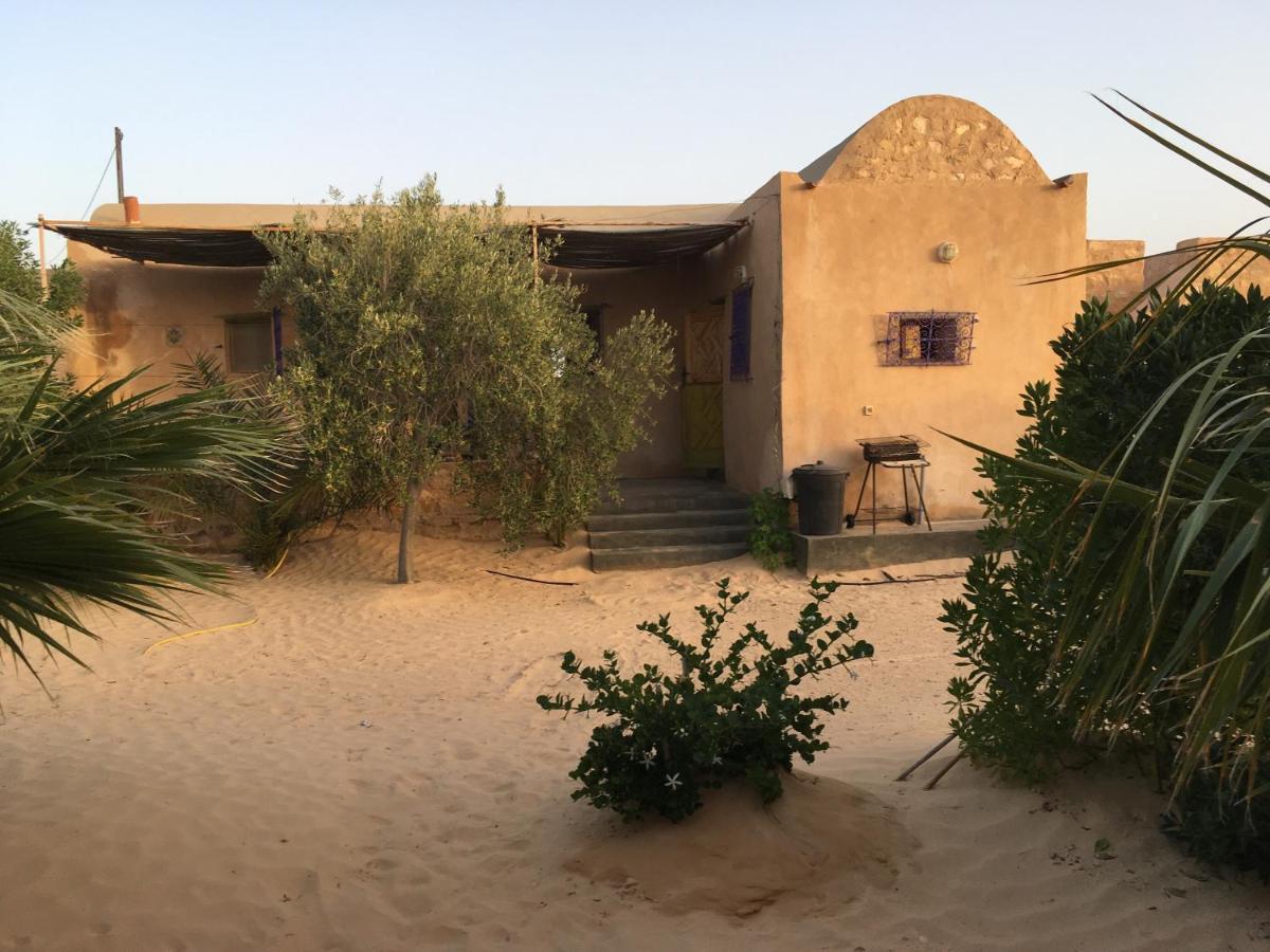 Grand Sud, La Maison De Sable Douz Bagian luar foto
